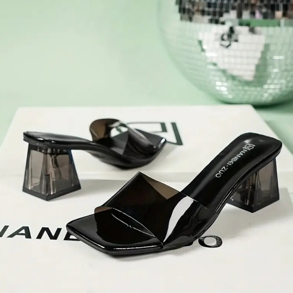 🎀Clearance🎀 NWOB Black Glossy Chunky Heel Jelly Sandals. 👀 - Picture 4 of 6